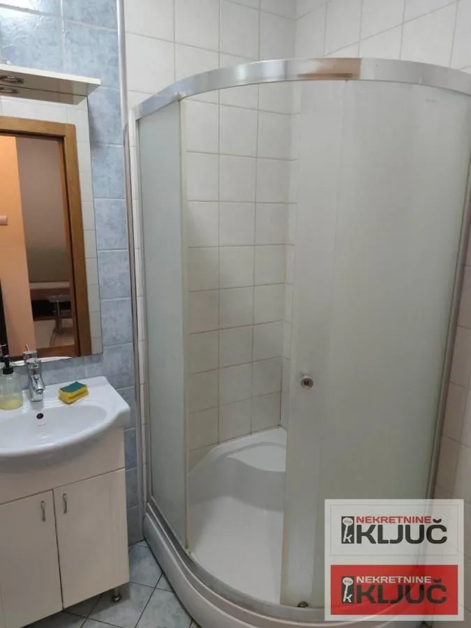 Izdavanje, garsonjera, 25m², Socijalno, Novi Sad Sve Podlokacije