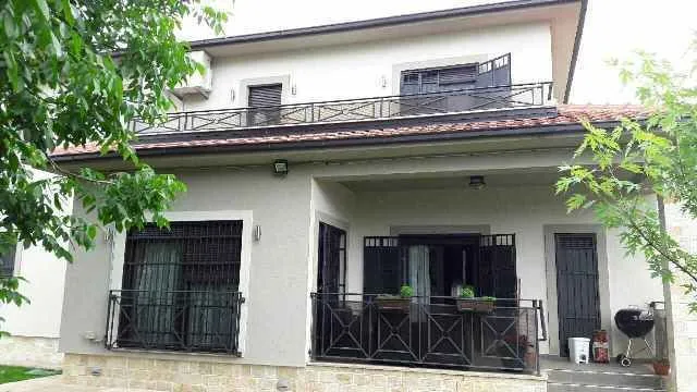 Izdavanje, kuća, 220m², Tološi, Podgorica