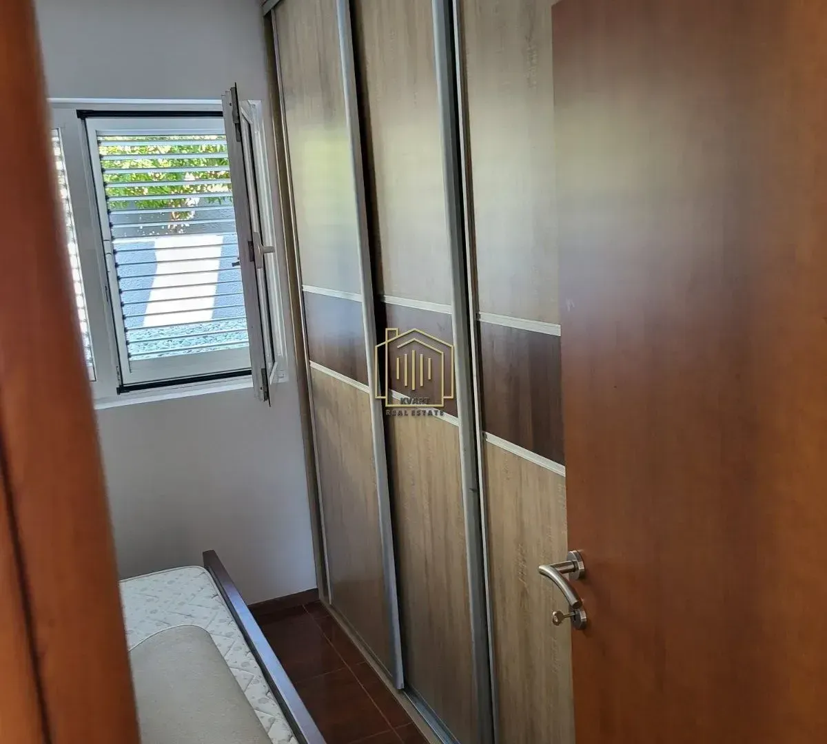 Izdavanje, dvosoban stan, 71m², Igalo, Herceg Novi