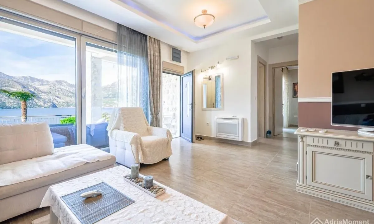 Sale, two bedroom apartment, 68m², Kostanjica, Kotor