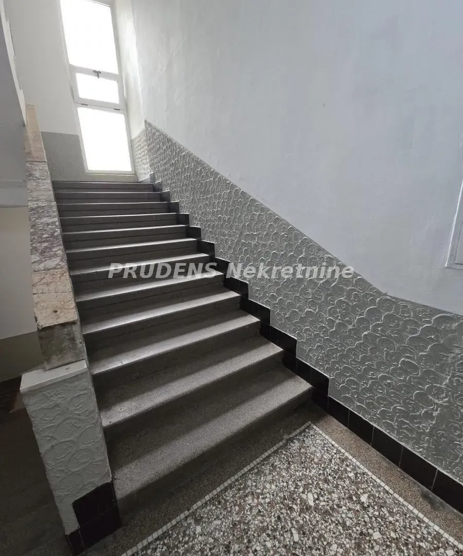 Izdavanje, jednosoban stan, 25m², Cvetni Trg, Vračar Sve Podlokacije