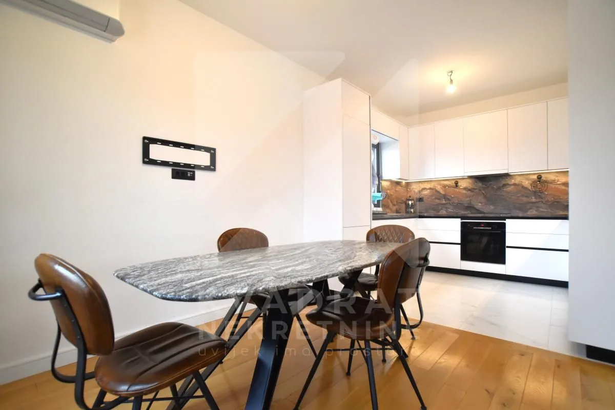 Prodaja, kuća, 270m², Gornja Gorica, Podgorica