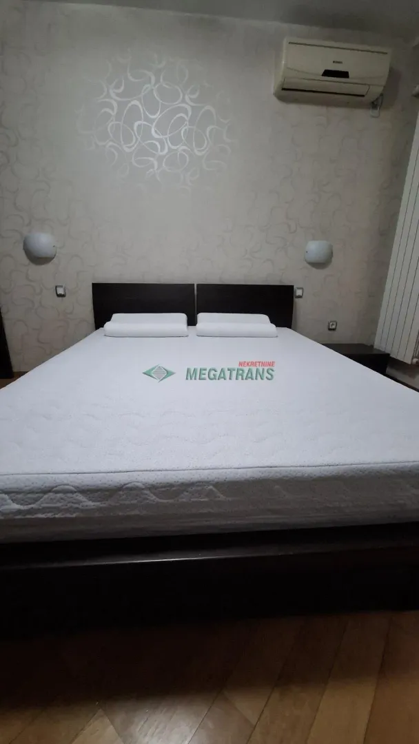 Izdavanje, dvosoban stan, 74m², Centar, Novi Sad