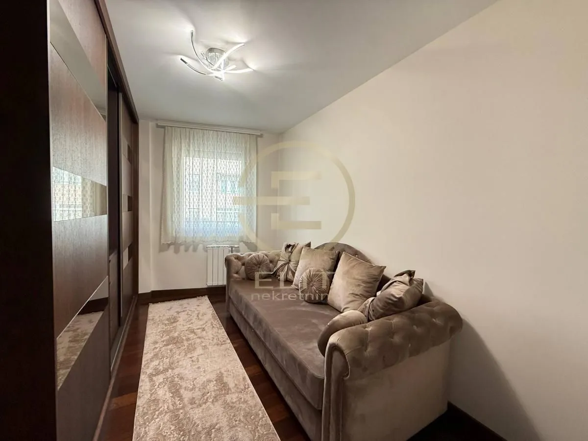 Izdavanje, stan, 116m², Socijalno, Novi Sad Sve Podlokacije