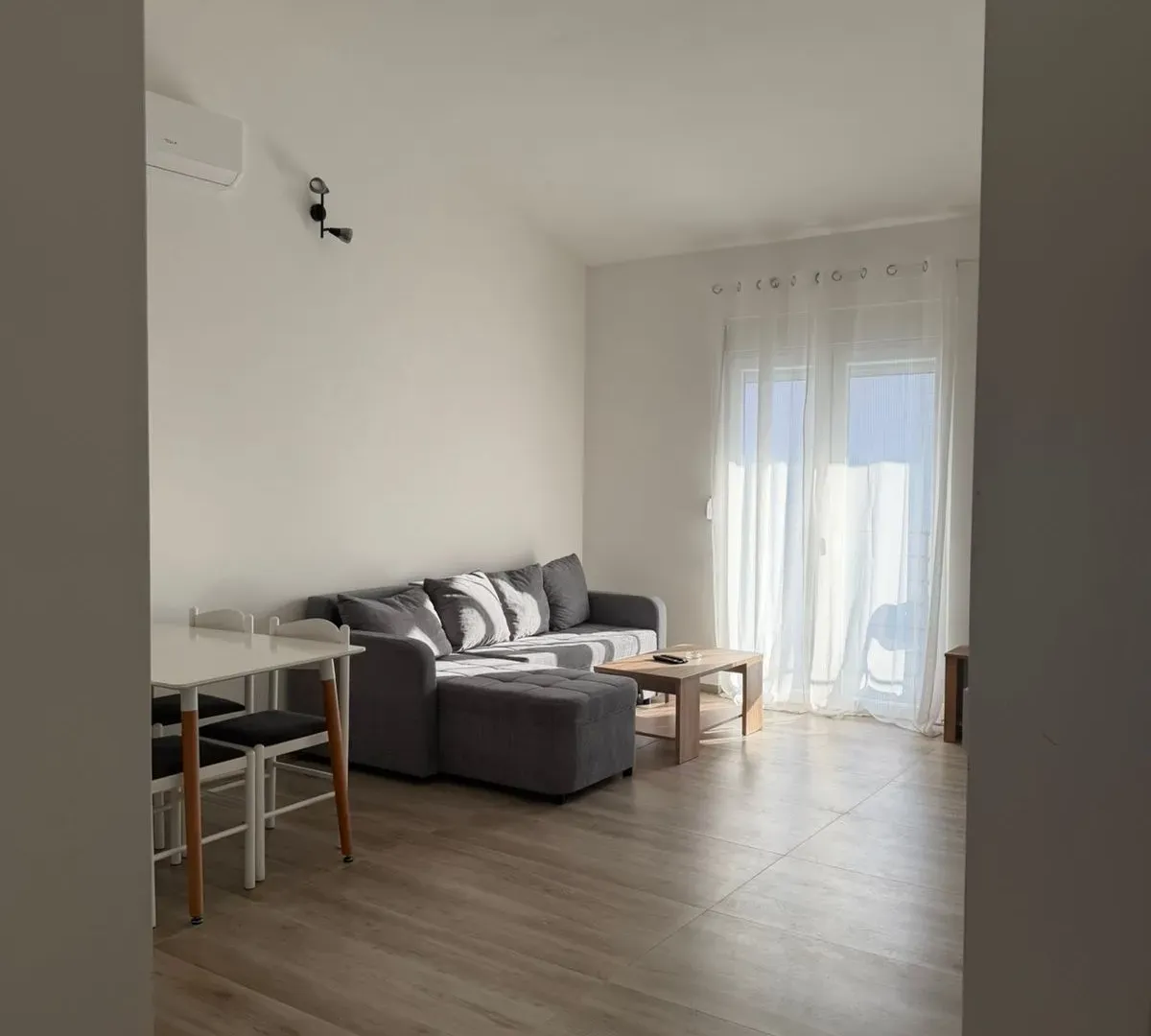Izdavanje, jednosoban stan, 37m², Bonići, Tivat