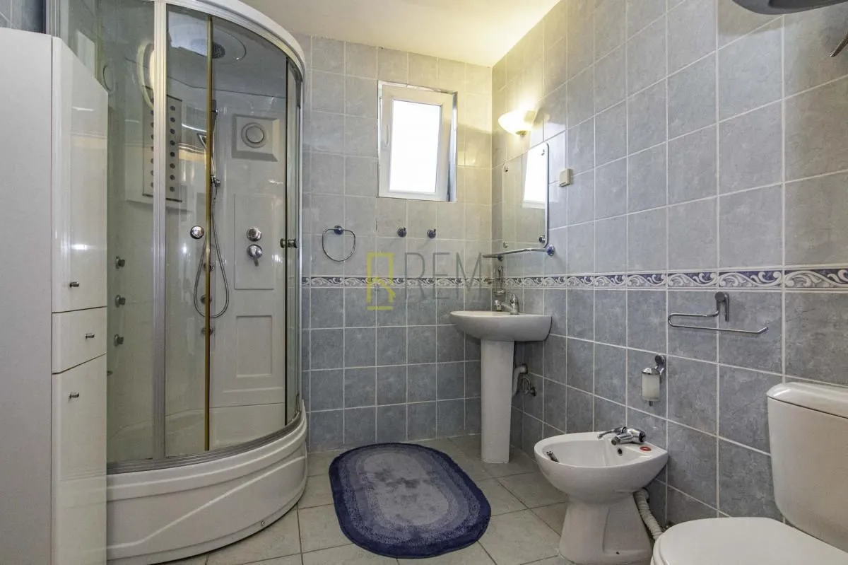 Prodaja, kuća, 400m², Danilovgrad, Crna Gora