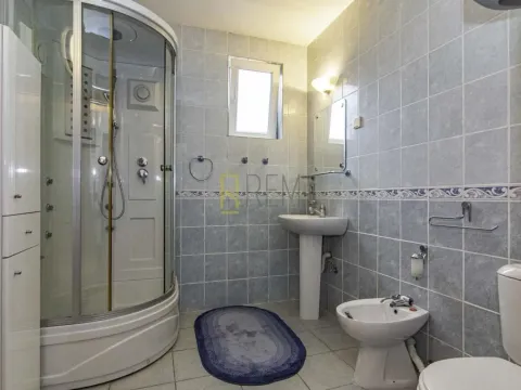 Prodaja, kuća, 400m², Danilovgrad, Crna Gora - image 25