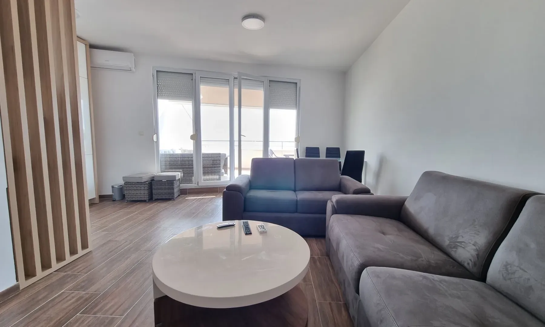 Izdavanje, jednosoban stan, 61m², Bečići, Budva