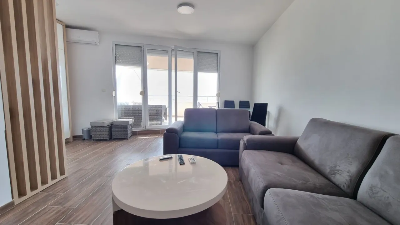 Izdavanje, jednosoban stan, 61m², Bečići, Budva
