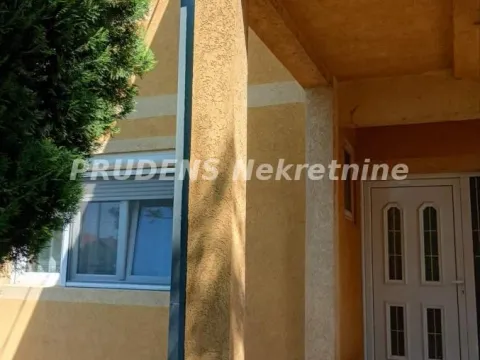 Prodaja, kuća, 176m², Surčin, Beograd - image 1