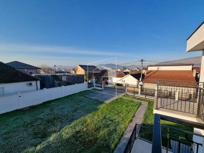 Sale, house, 400m², Tološi, Podgorica