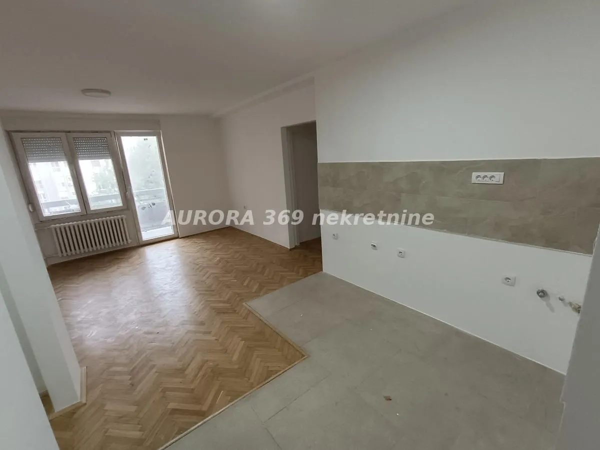 Prodaja, trosoban stan, 64m², Bulevar Oslobodjenja, Novi Sad Sve Podlokacije