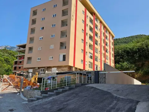 Sale, one bedroom apartment, 43m², Bečići, Budva - image 8