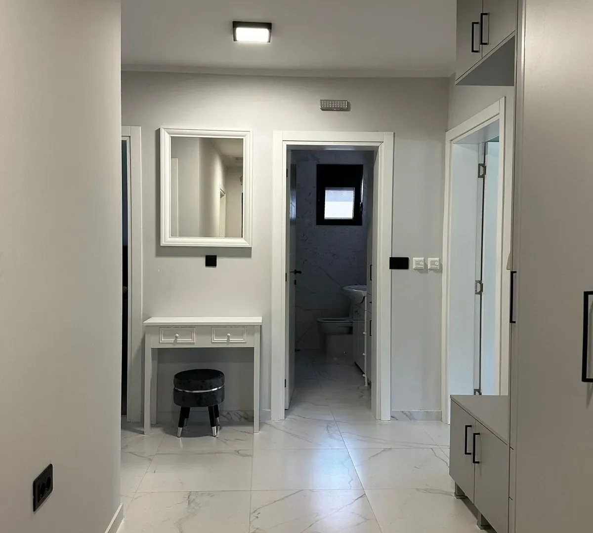 Izdavanje, kuća, 155m², Pričelje, Podgorica