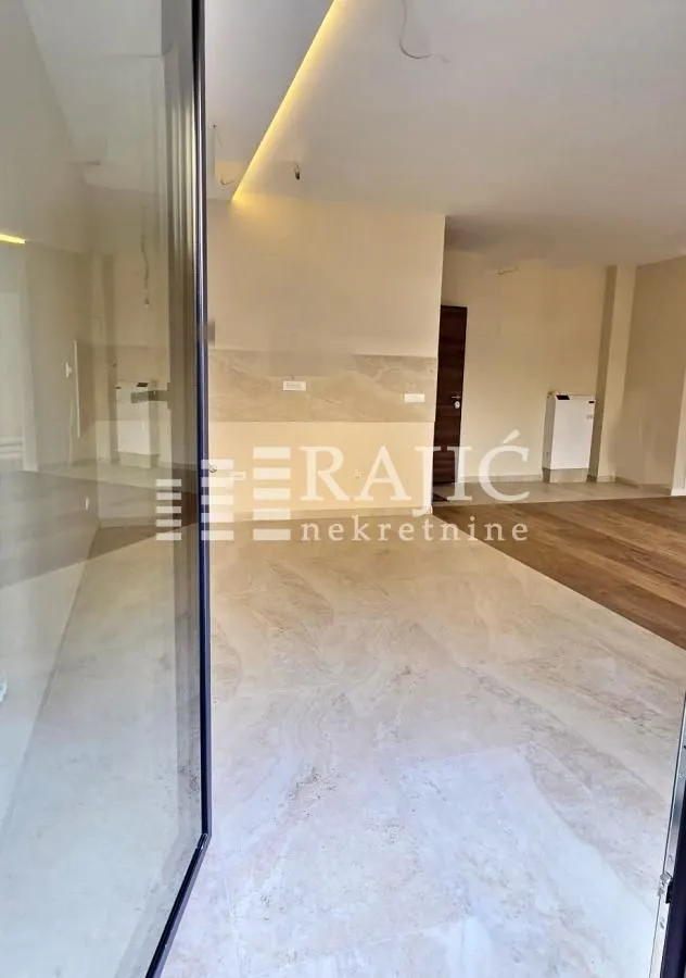 Prodaja, trosoban stan, 68m², Olimp, Zvezdara Sve Podlokacije