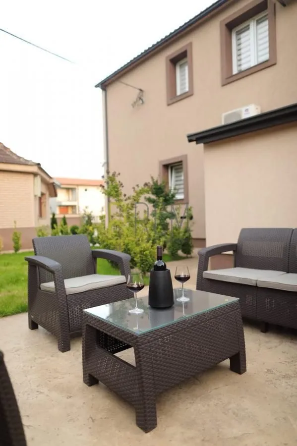 Rent, house, 250m², Tološi, Podgorica