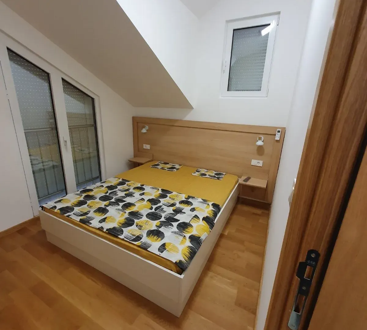 Izdavanje, trosoban stan, 100m², Pod Kuk, Tivat