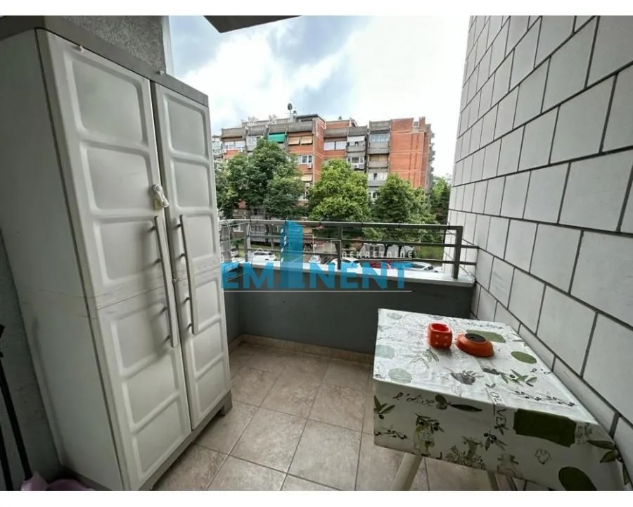Izdavanje, trosoban stan, 80m², Autokomanda, Voždovac Sve Podlokacije