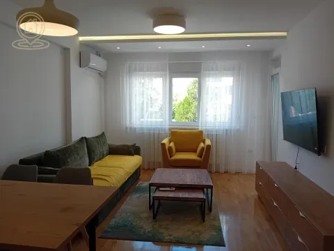 Izdavanje, trosoban stan, 73m², Medijana, Niš