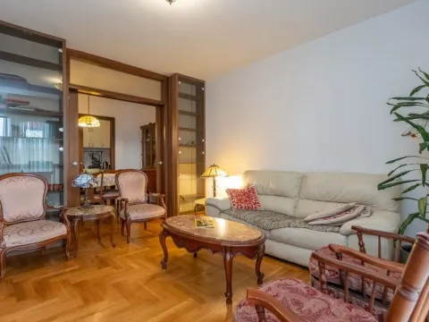 Izdavanje, trosoban stan, 97m², Pod Goricom, Podgorica - image 2