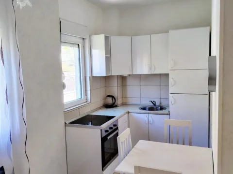 Rent, two bedroom apartment, 70m², Maslinjak, Budva - image 3