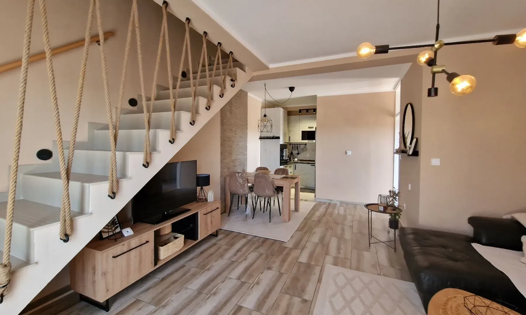 Rent, three bedroom apartment, 105m², Tivat, Crna Gora