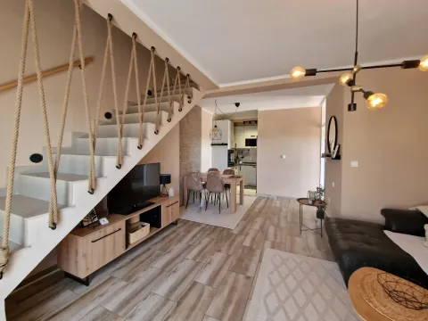 Izdavanje, trosoban stan, 105m², Tivat, Crna Gora - image 5