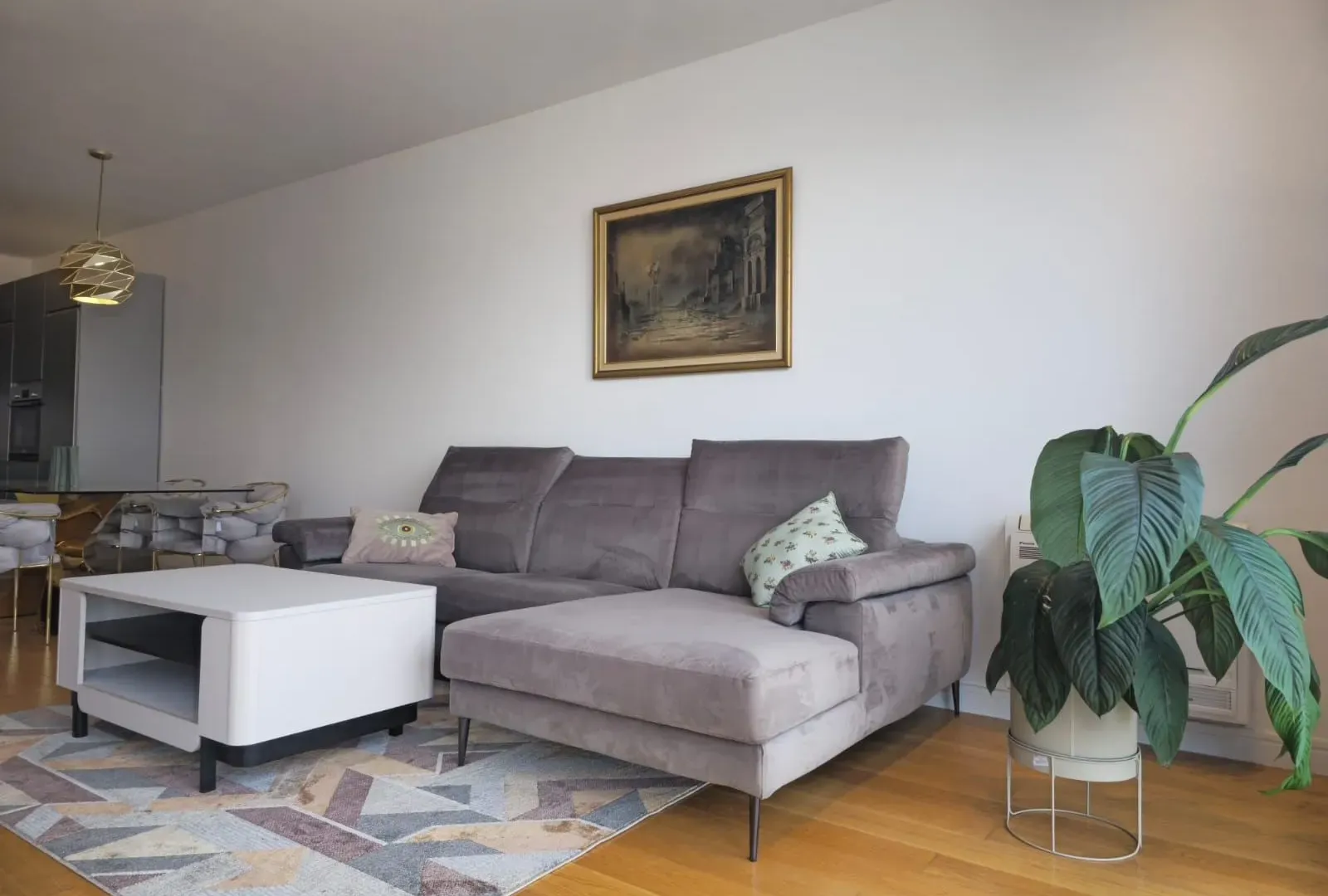 Izdavanje, trosoban stan, 107m², Kruševac, Podgorica