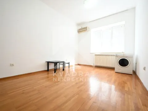 Izdavanje, dvosoban stan, 65m², Centar, Podgorica - image 3