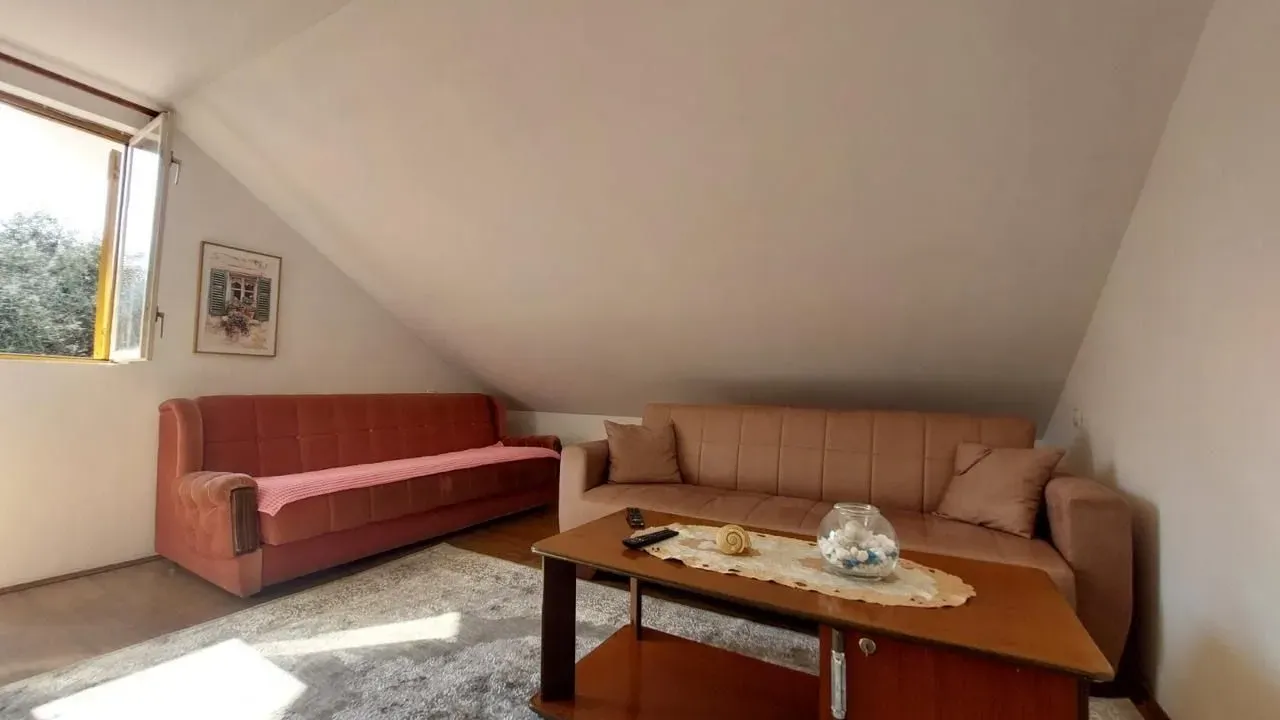 Rent, two bedroom apartment, 80m², Kalimanj, Tivat