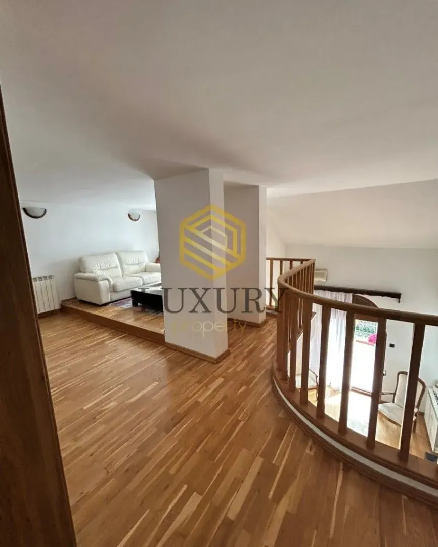 Izdavanje, kuća, 280m², Pod Goricom, Podgorica
