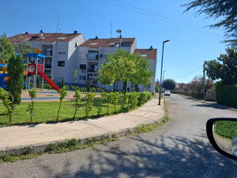 View of the apartment building and children's playground in front of the entrance. - image 2