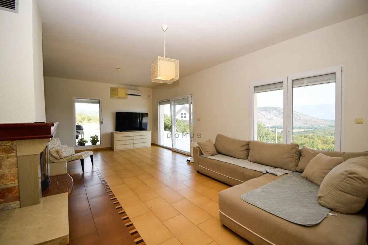 Prodaja, kuća, 250m², Podgorica, Crna Gora