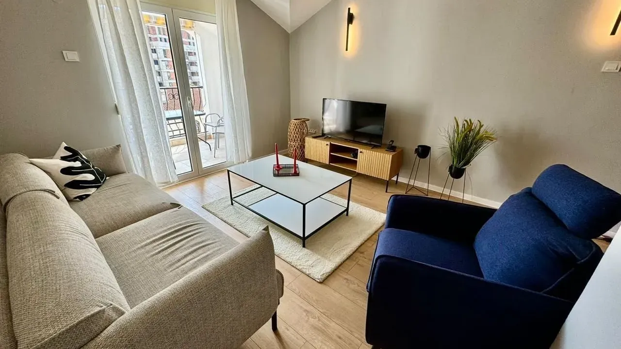 Izdavanje, dvosoban stan, 65m², Budva, Crna Gora