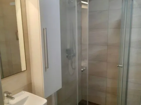 Izdavanje, jednosoban stan, 46m², Radanovići, Kotor - image 16