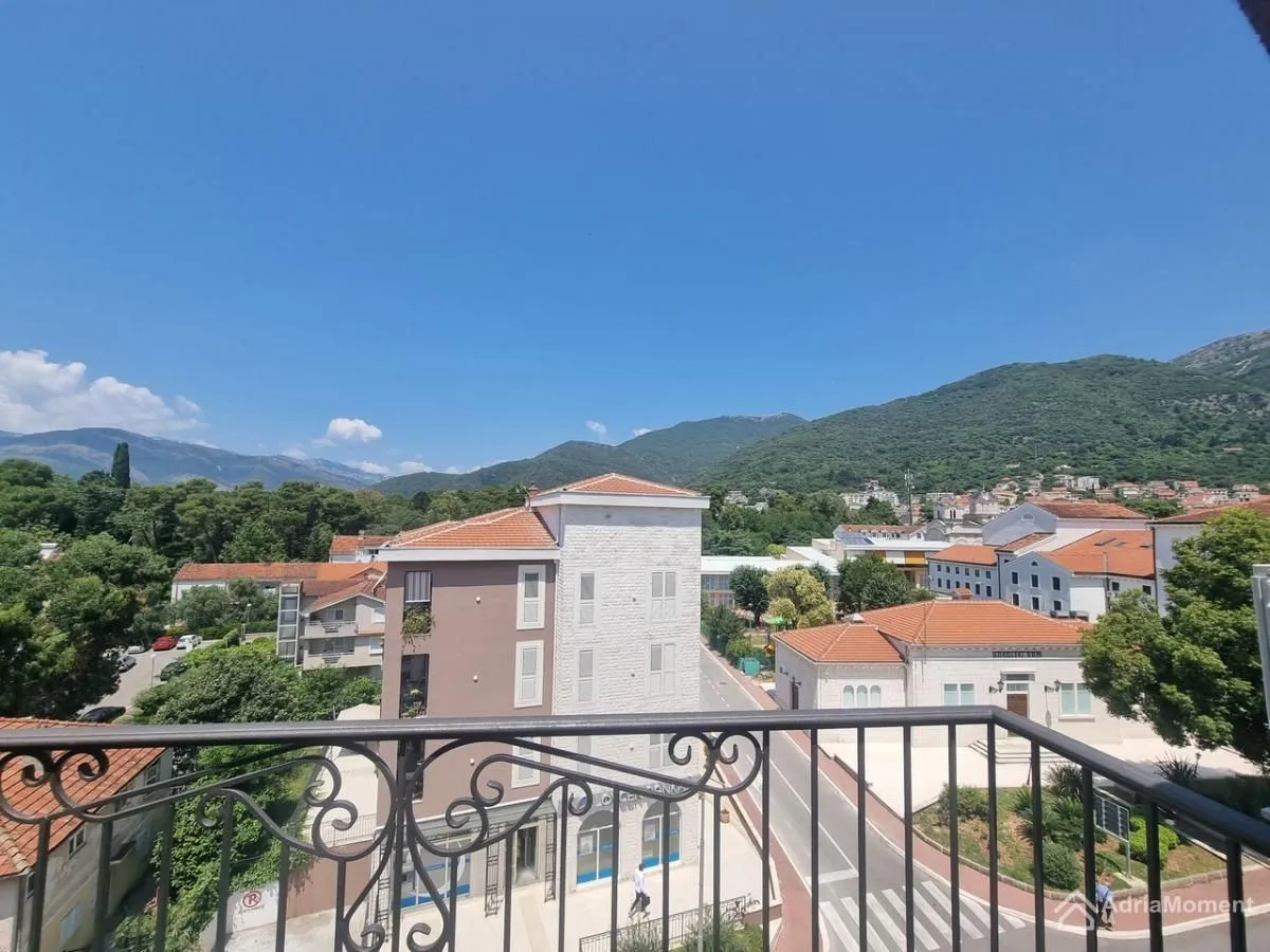 Prodaja, jednosoban stan, 49m², Centar, Tivat