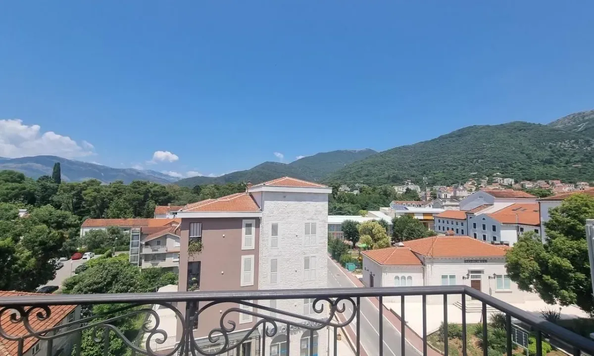 Prodaja, jednosoban stan, 49m², Centar, Tivat
