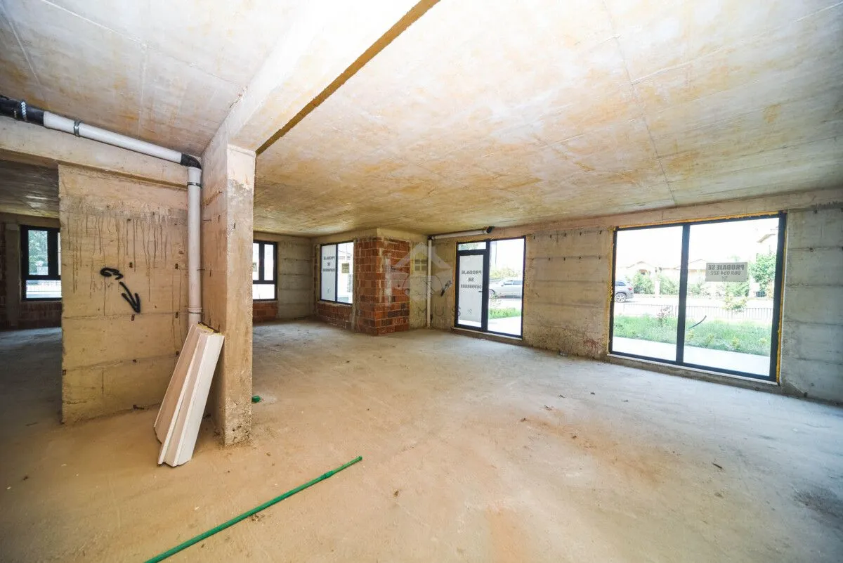View of an unfurnished space in the grey construction phase.