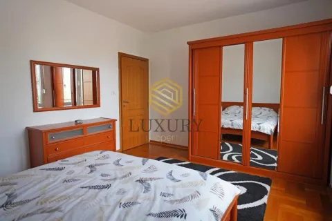 Furnished bedroom with a large double bed, mirrored wardrobe, and dresser. - image 12
