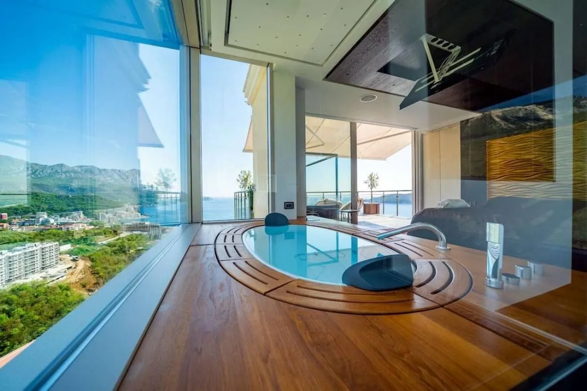 Sale, two bedroom apartment, 168m², Bečići, Budva