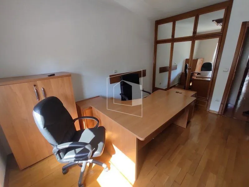 Rent, office space, 150m², Stara Varoš, Podgorica