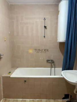 Kupatilo sa kadom, umivaonikom i bojlerom. - image 12