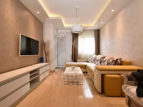 Prodaja, dvosoban stan, 75m², City Kvart, Podgorica - image 2