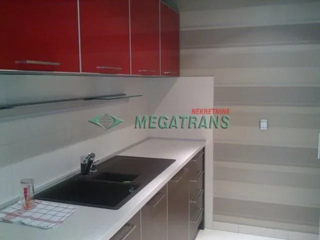 Izdavanje, dvosoban stan, 74m², Centar, Novi Sad
