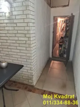 Ulaz u pomoćnu prostoriju ili ostavu sa spoljne strane zgrade. - image 14