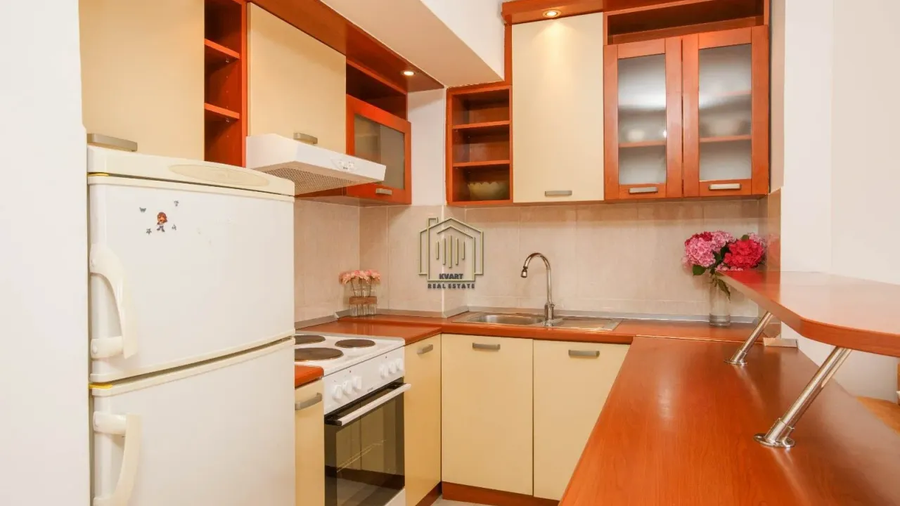Rent, two bedroom apartment, 70m², Dobrota, Kotor