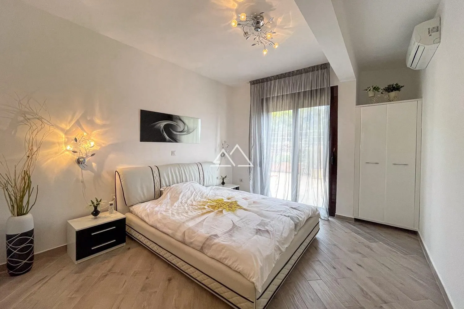 Prodaja, dvosoban stan, 242m², Dobra Voda, Budva