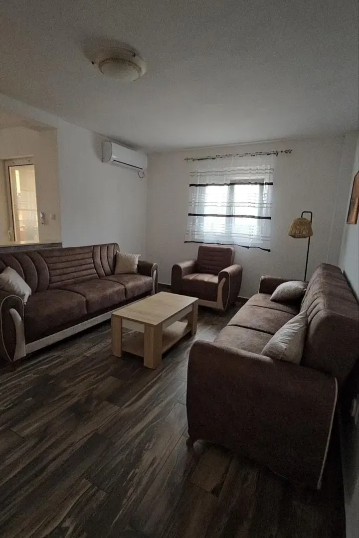 Izdavanje, jednosoban stan, 65m², Gradiošnica, Tivat