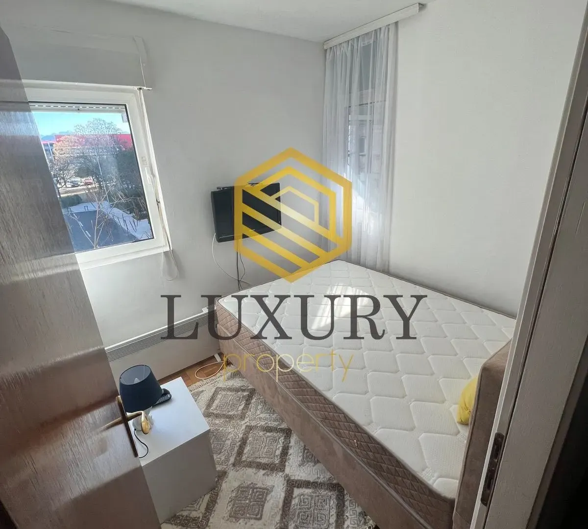 Izdavanje, jednosoban stan, 38m², Stari Aerodrom, Podgorica