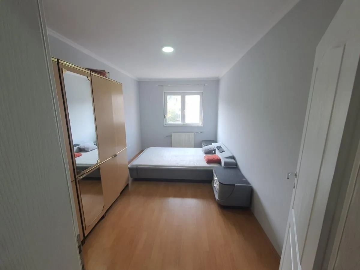 Izdavanje, dvosoban stan, 61m², Centar, Jagodina